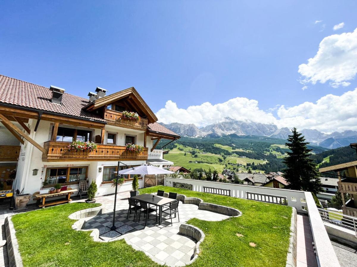 Ciasa Montanara Hotel Ла Виля Екстериор снимка