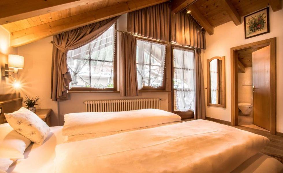 Ciasa Montanara Hotel Ла Виля Екстериор снимка