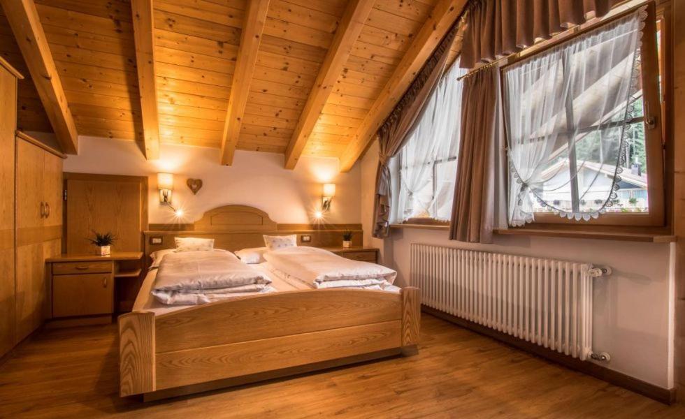Ciasa Montanara Hotel Ла Виля Екстериор снимка