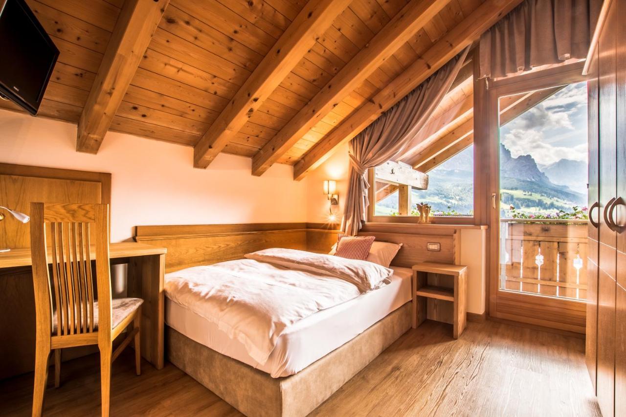 Ciasa Montanara Hotel Ла Виля Екстериор снимка
