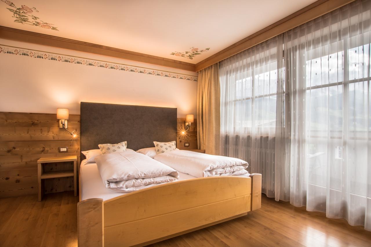 Ciasa Montanara Hotel Ла Виля Екстериор снимка