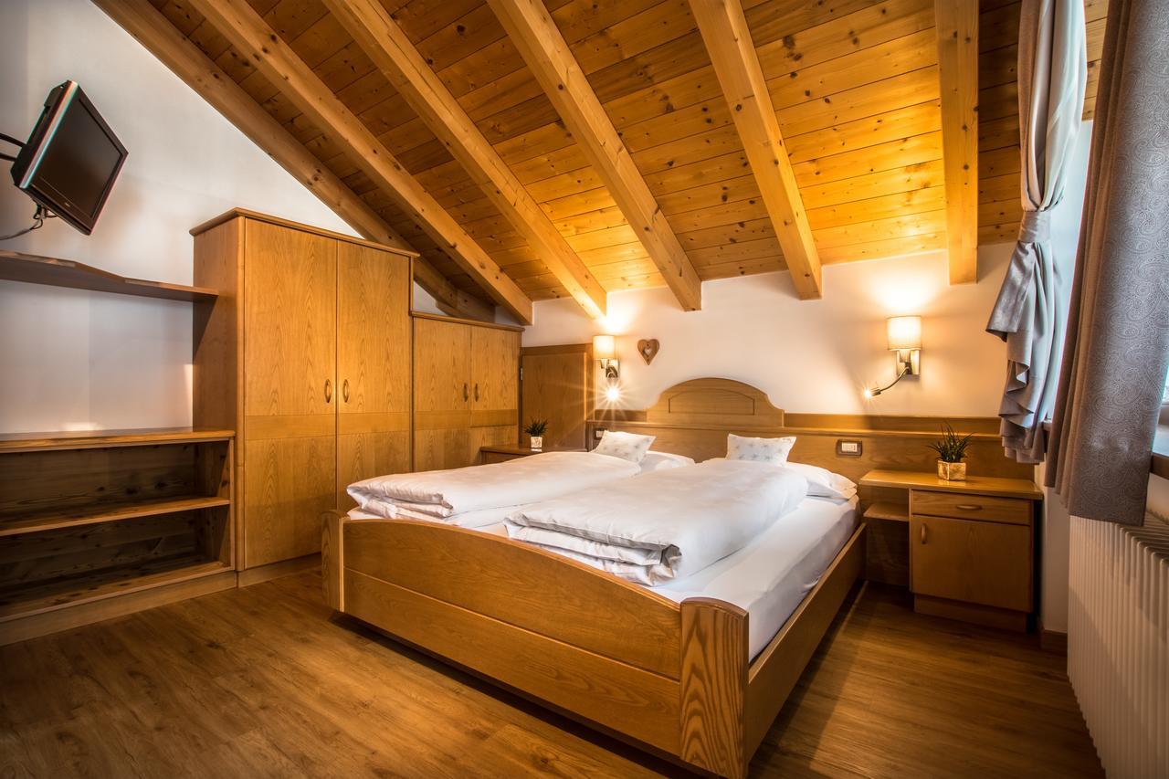 Ciasa Montanara Hotel Ла Виля Екстериор снимка