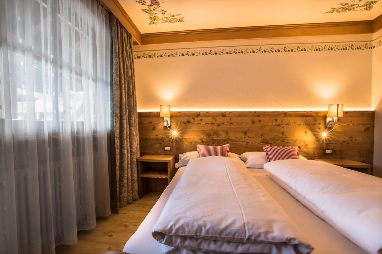 Ciasa Montanara Hotel Ла Виля Екстериор снимка