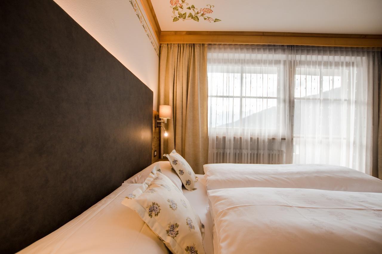 Ciasa Montanara Hotel Ла Виля Екстериор снимка
