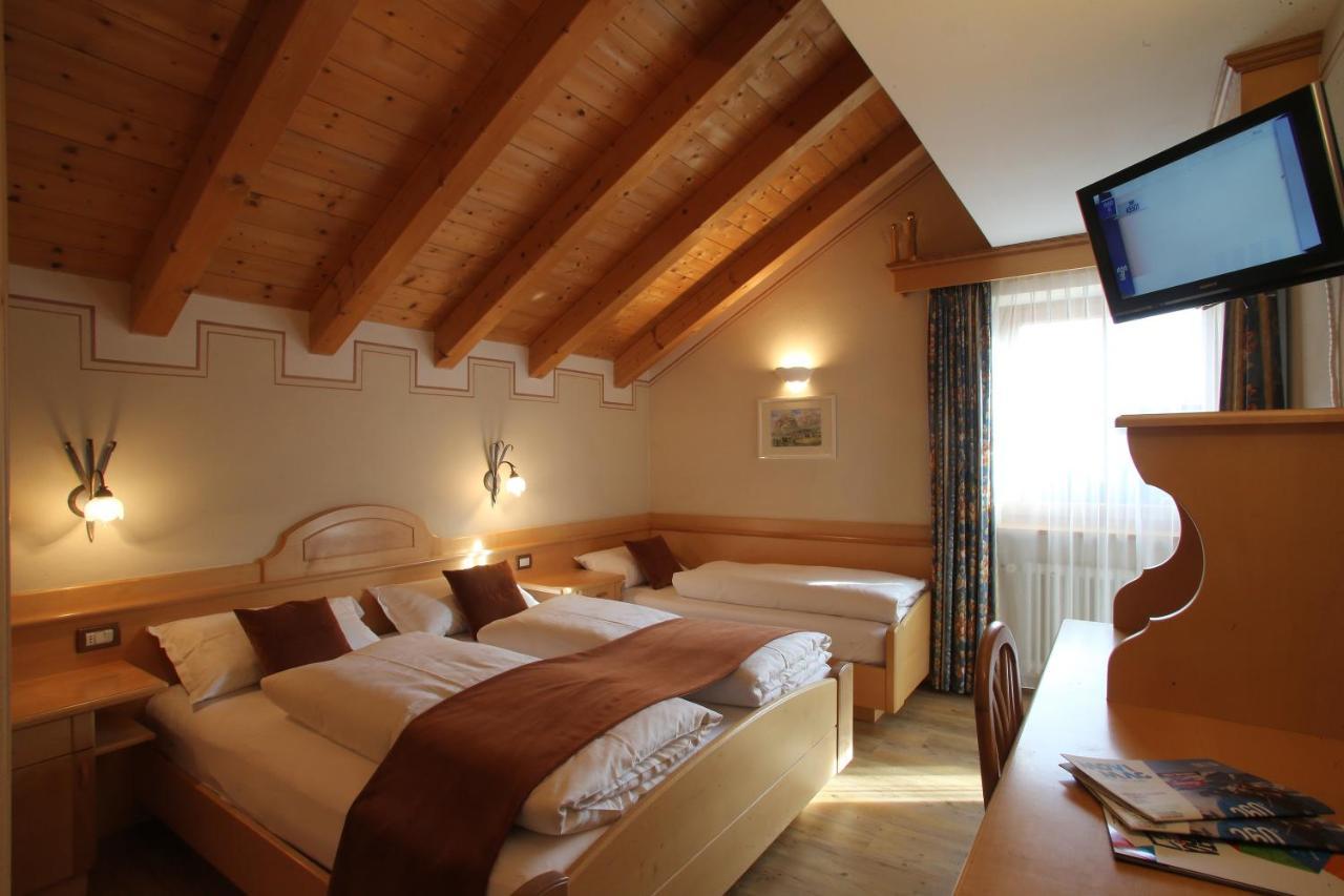 Ciasa Montanara Hotel Ла Виля Екстериор снимка