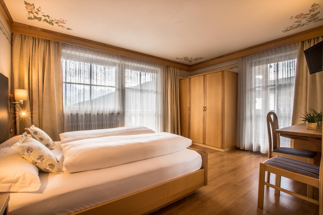 Ciasa Montanara Hotel Ла Виля Екстериор снимка