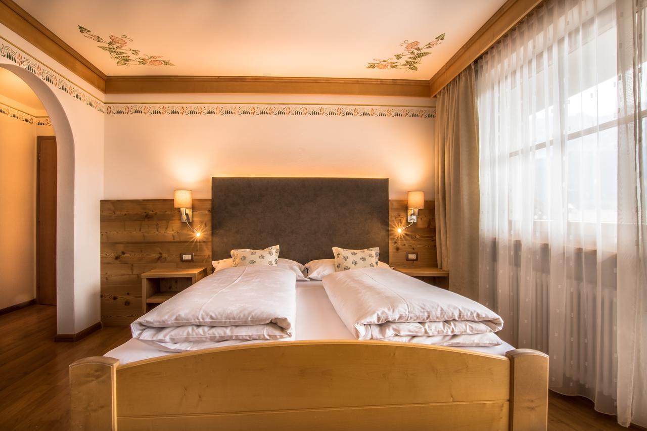 Ciasa Montanara Hotel Ла Виля Екстериор снимка