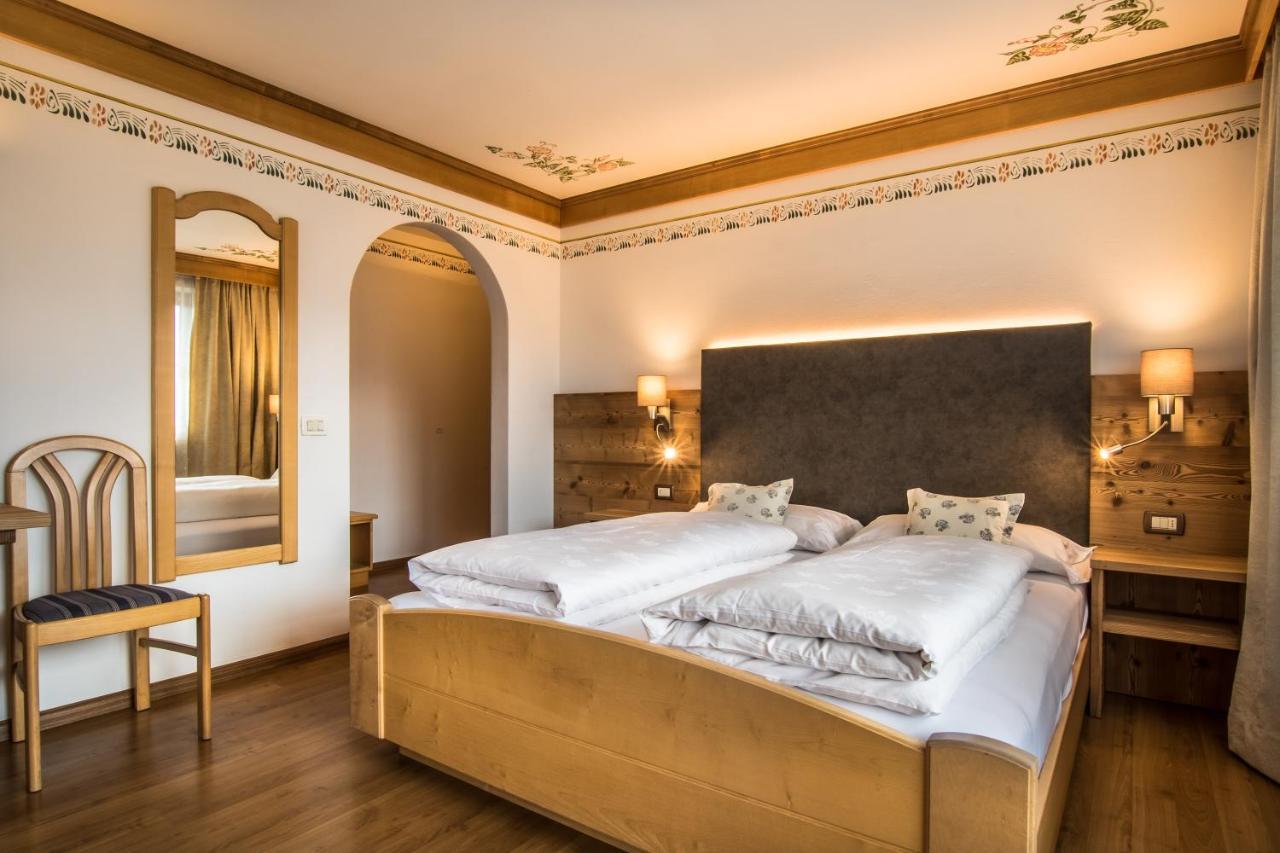 Ciasa Montanara Hotel Ла Виля Екстериор снимка